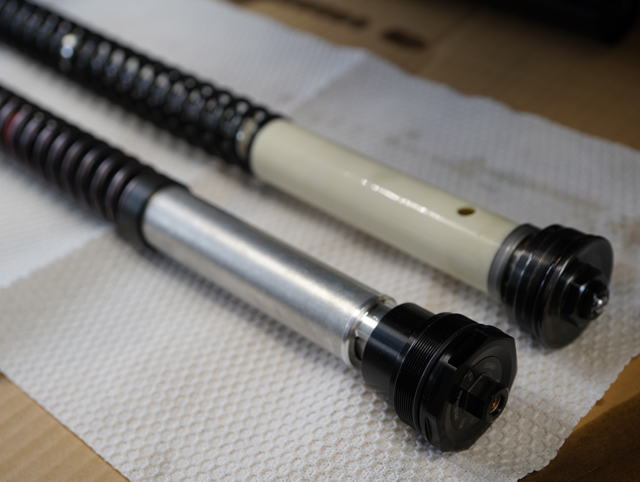 Z900RS フォーク　カートリッジ　ほぼ新品 Z900RS × オーリンズ FKSフロントフォークカートリッジキット取付 | J