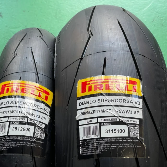 ダンロップ　D213GP 120/70ZR17 200/60ZR17 ダンロップ SPORTMAX GP RACER D212 200/55ZR17 (バイク用タイヤ